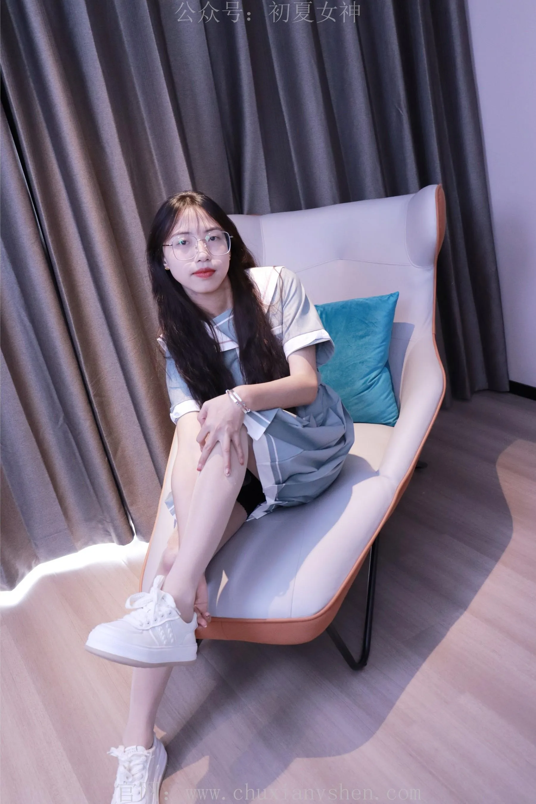 初夏女神 NO.008 雪糕 浅蓝色JK裙搭配小白鞋 [135P]插图2